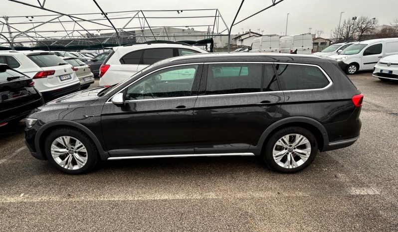 
								Volkswagen PASSAT ALLTRACK full									