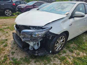 TOYTA AURIS